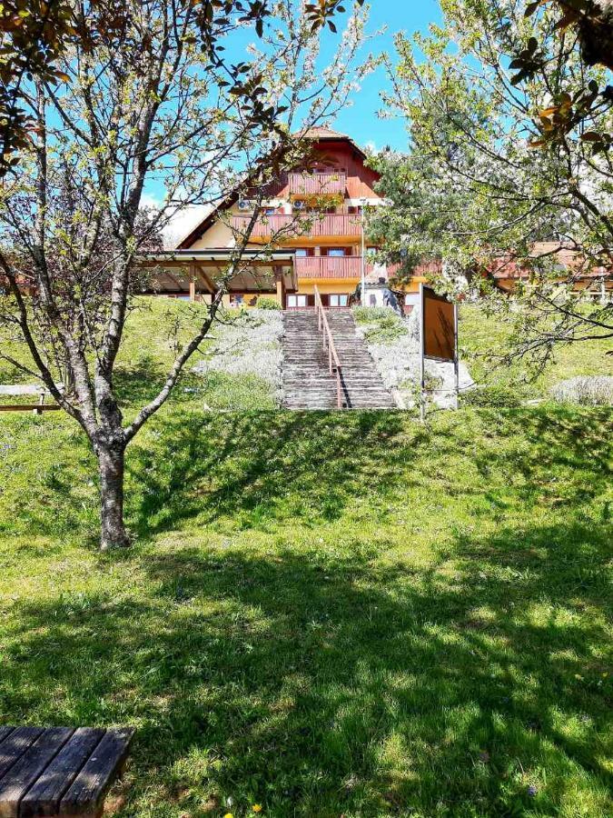 Guesthouse Pri Cebelici Lukovica pri Domžalah Exterior foto