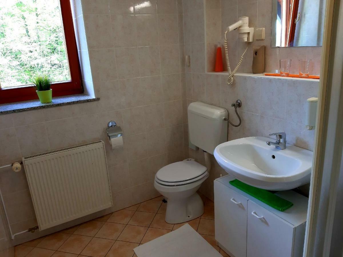 Guesthouse Pri Cebelici Lukovica pri Domžalah Exterior foto
