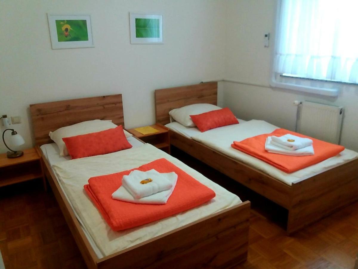 Guesthouse Pri Cebelici Lukovica pri Domžalah Exterior foto